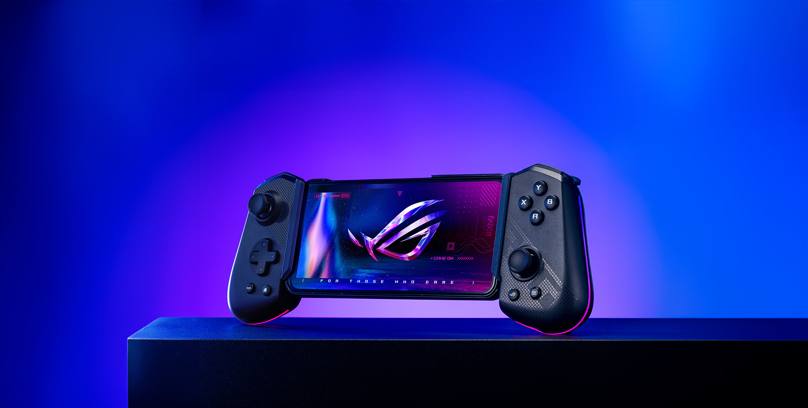 ASUS ROG Tessen Controller in den Händen beim Spielen